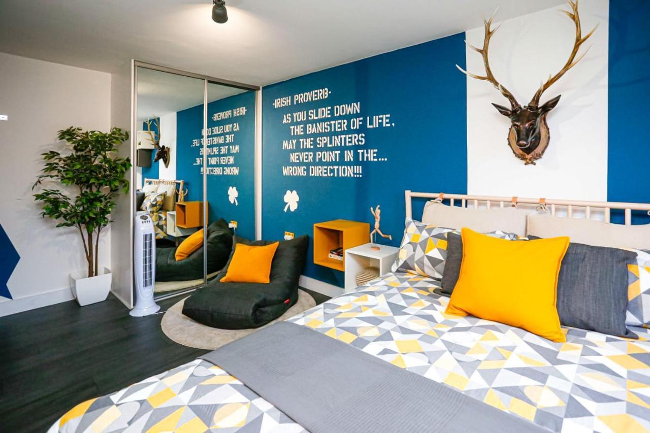 Funky City Apartment - Secure Parking - Wifi - Sleeps 6 - No Parties Belfast Exterior foto