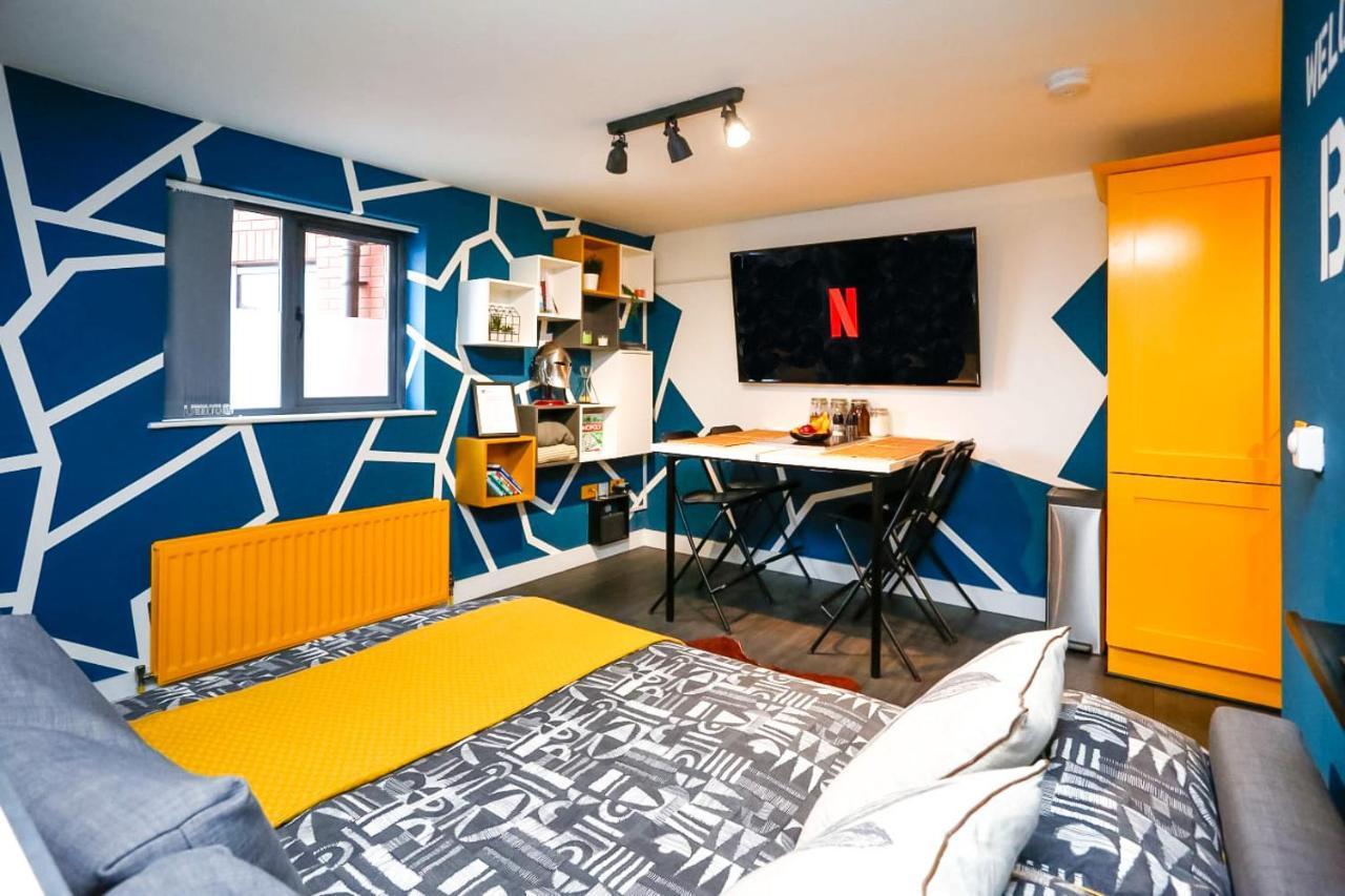 Funky City Apartment - Secure Parking - Wifi - Sleeps 6 - No Parties Belfast Exterior foto