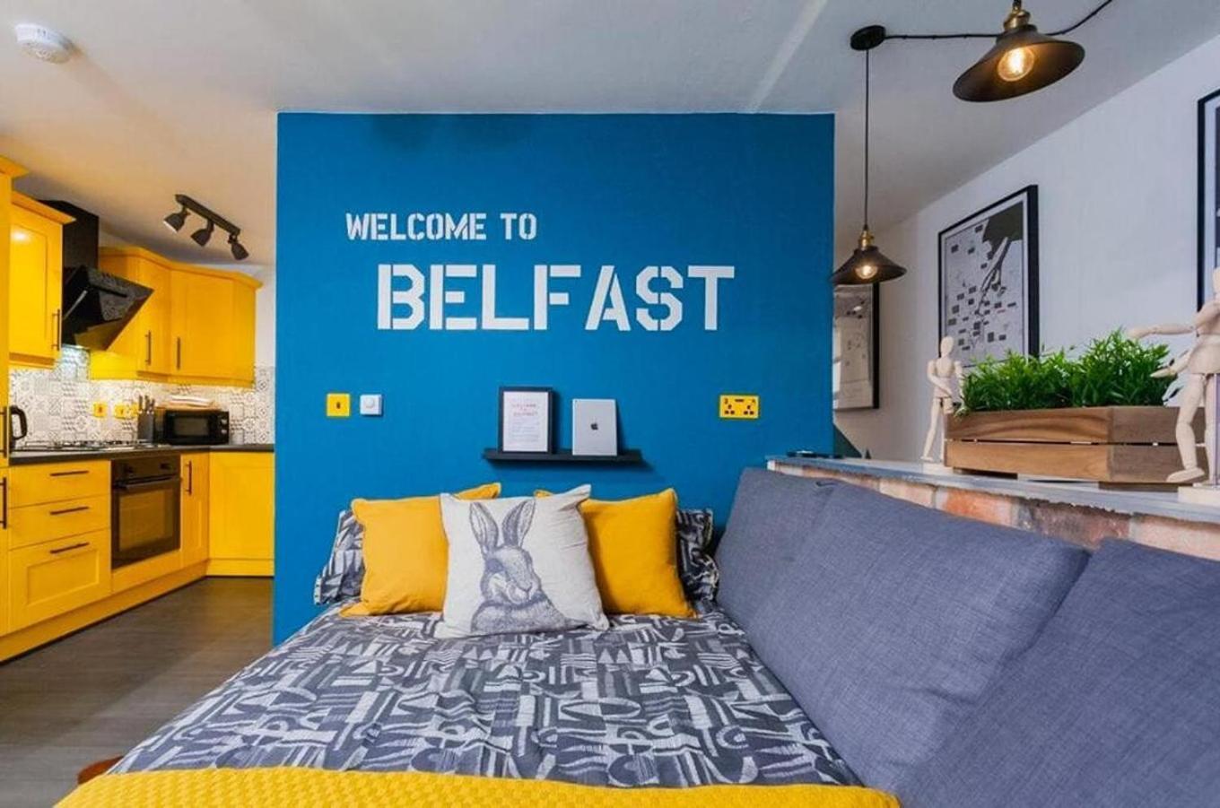 Funky City Apartment - Secure Parking - Wifi - Sleeps 6 - No Parties Belfast Exterior foto