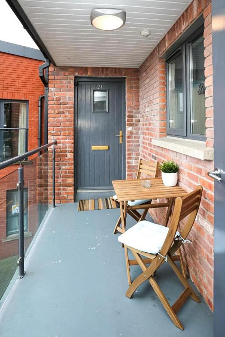 Funky City Apartment - Secure Parking - Wifi - Sleeps 6 - No Parties Belfast Exterior foto